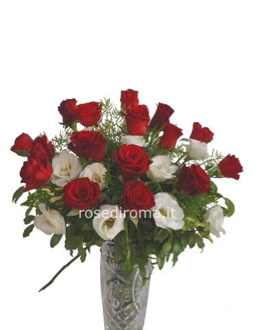 Bouquet Con 18 Rose Rosse E Lisianthus.