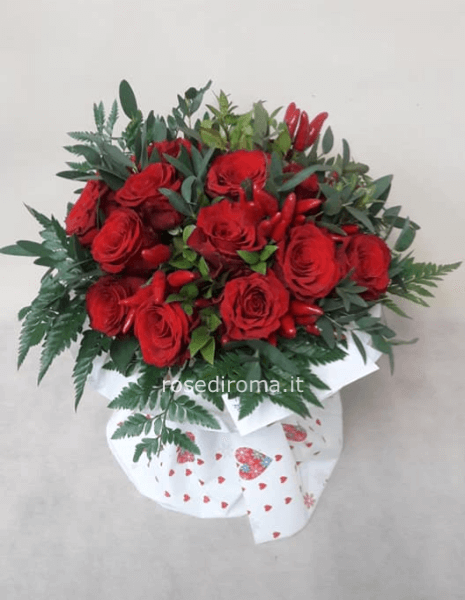 Bouquet Con 13 Rose Rosse e Verde di Complemento