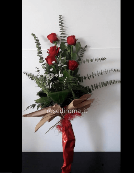 5 Rose Rosse con Grafiche di Eucalipto