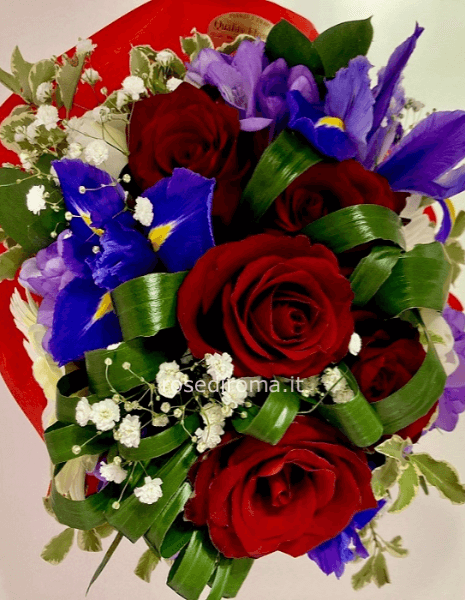 Bouquet Con 5 Rose Rosse Di Base (Incrementare Non Oltre 15 Rose) E Fiori Stagionali